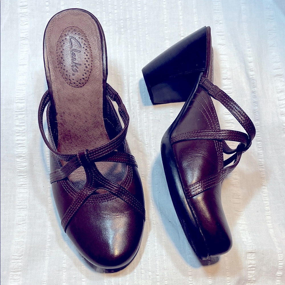 Clarks Women's 8 Brown Leather Gothic T-Bar CrissCross Strap Mules Block 3” Heel